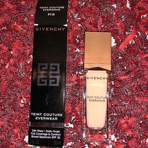 P110 Givenchy Tient Couture Everwear Foundation